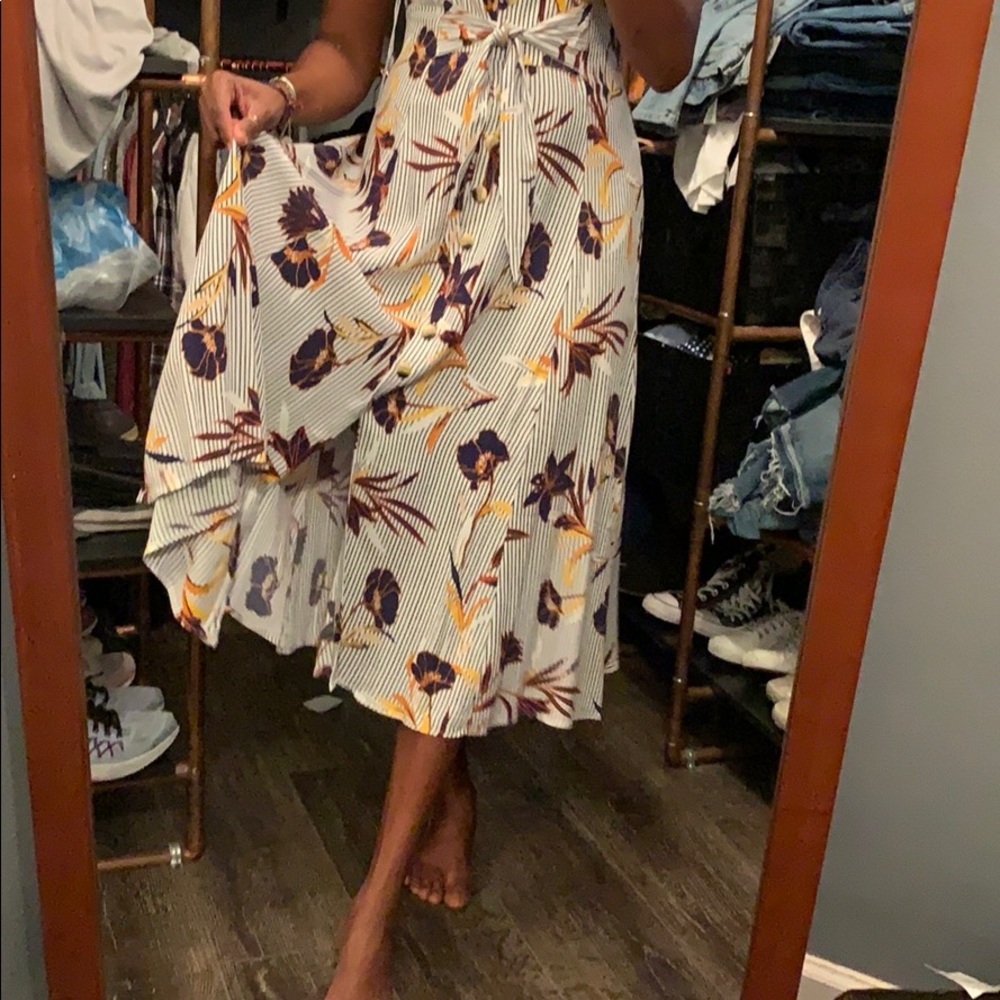 Dress - Picture 2 of 6